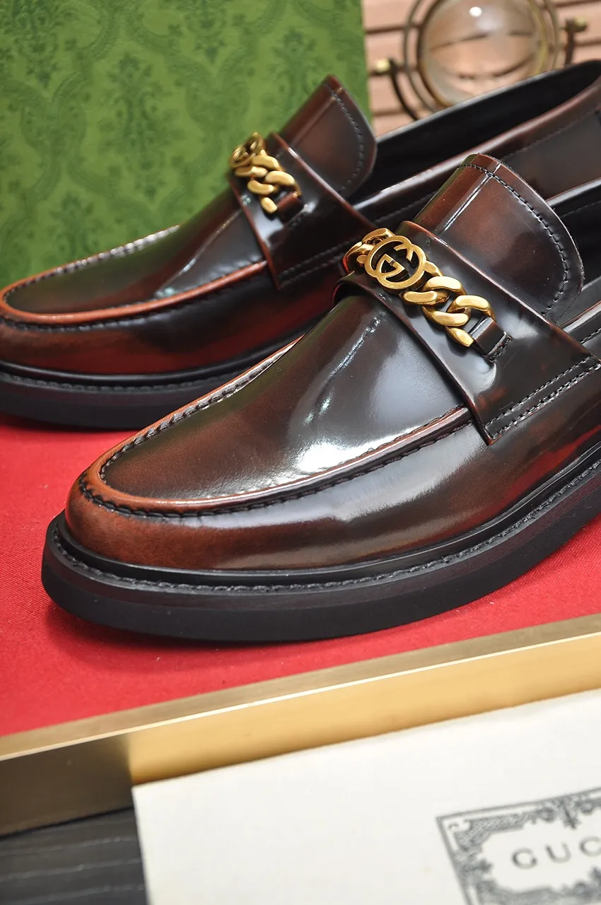 Men's shoes💰540💶Italy's top luxury men's shoe giant (GUCCI) (Gucci) (full cowhide lining) new arrival🍃Original European style🔰 Pleasant to the eye😍In order to make the shoes more durable and non-deformable🌀The production continues to follow traditional methods but there is still no lack of innovation💪Choose original sheepskin for the leather♻️ Smooth and natural And extra bright ⭐Made of imported cowhide, the first choice of rich people 38-45 (45 customized)